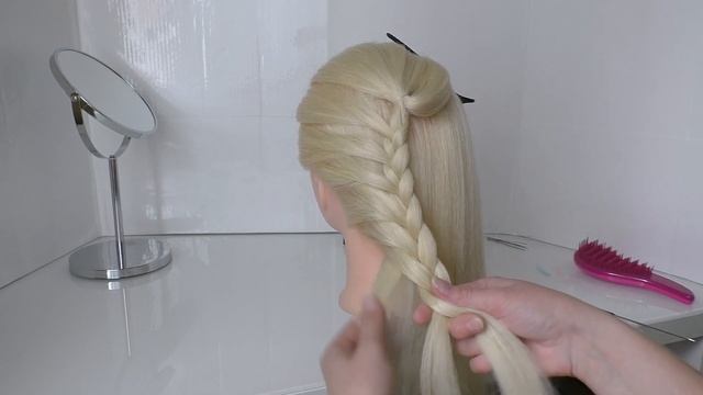 Красивая прическа из двух кос Плетение с подхватами смотреть онлайн