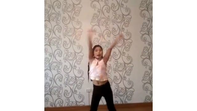 К-ПОП танец.подержите меня. любю вас❤ смотреть онлайн