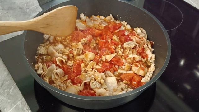 макароны (радиаторы) с фаршем беконом и томатами!!! смотреть онлайн