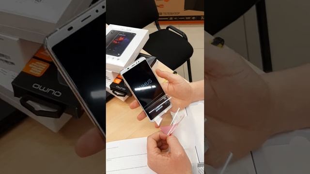 Распаковка отличного смартфона LUMUS смотреть онлайн