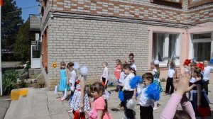 Флешмоб в детском саду на 1 мая.