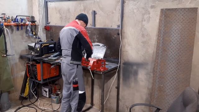 Установка тисков Wilton Utility 675U 140 мм смотреть онлайн