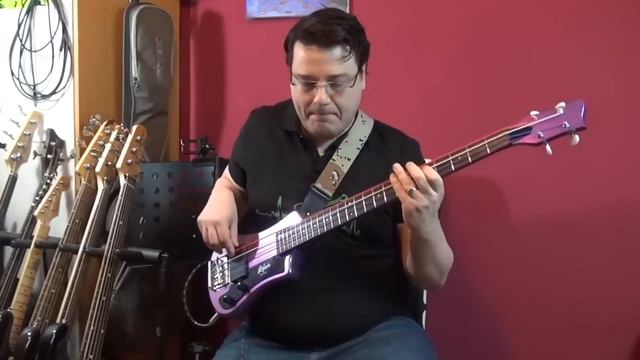 Höfner Shorty Bass with Bartolini Pickups смотреть онлайн