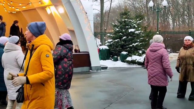 ЗАМАНИЛА, СОБЛАЗНИЛА, РАЗДРАЗНИЛА! ТАНЦЫ В ПАРКЕ ГОРЬКОГО ХАРЬКОВ СЧАСТЛИВЫЕ ДНИ смотреть онлайн