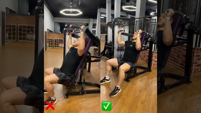 ЖИМ на плечи в ТРЕНАЖЁРЕ Делай правильно ?? #sport #fitness смотреть онлайн