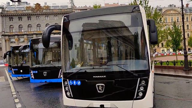 21 мая 2021 года в центре Петербурга прошла выставка инновационного транспорта, а также спецтехники смотреть онлайн