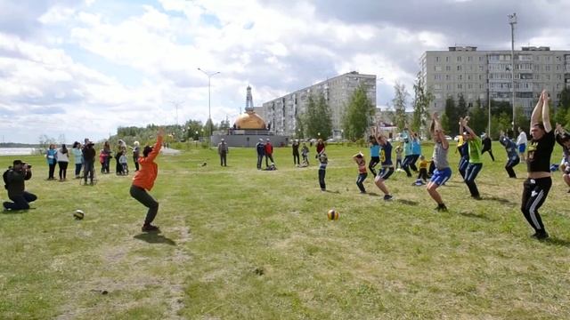 Йога в Мегионе в День России 2017 год смотреть онлайн