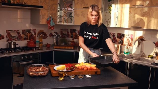 МЯСО с ОВОЩАМИ и ГРУШЕЙ ЗАПЕЧЕННОЕ в ДУХОВКЕ. смотреть онлайн