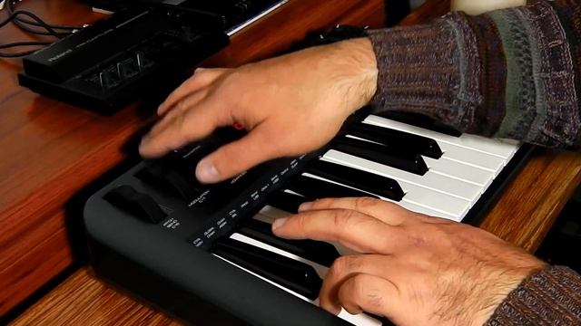 M-Audio Oxygen25 gen3 Roland TriCapture SOLO US9 Superteclados.com смотреть онлайн