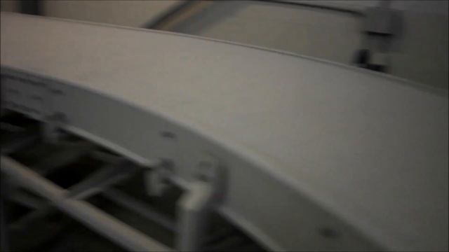 ООО "РУЭМА". Поворотный ленточный конвейер для транспортирования хлебцев из печи смотреть онлайн