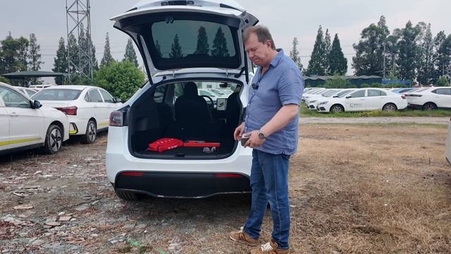 Tesla Model Y 2024 «Планшет и колеса»