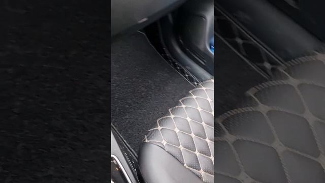 Авточехлы и 5D Коврики на Kia Rio 4 - (Стандарт) Черные с бежевой ниткой смотреть онлайн