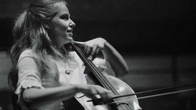 Jacqueline du Pré PROMS DEBUT at age 17 [1962; Elgar Cello Concerto] cond. Malcolm Sargent смотреть онлайн