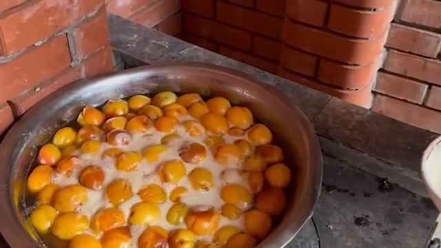 БАБУШКА ПРИГОТОВИЛА НАСТОЯЩИЙ АБРИКОСОВЫЙ НЕКТАРИН И ДЖЕМ Азербайджанская Кухня Деревенская Кухня смотреть онлайн