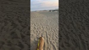 Дени и Мэни у моря встречают закат ?