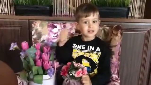 Милые женщины с праздником! С 8 марта! Мы желаем счастья Вам! смотреть онлайн