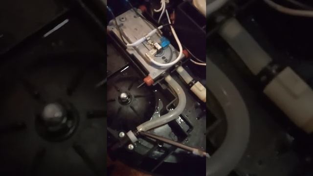 пылесос Bissell не поступает вода!