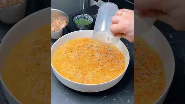 Как приготовить рис с курицей на сковороде рецепт #Shorts смотреть онлайн