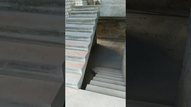 бетонная лестница после снятия опалубки. смотреть онлайн