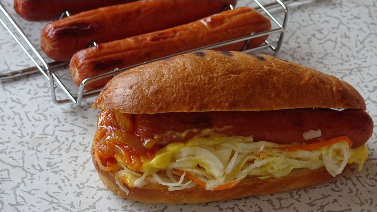 Хот-дог с луковым соусом || BBQ Challenge || Рецепт приготовления на углях || #velkomfood_BBQ смотреть онлайн