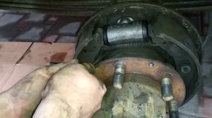 Как поменять рабочий цилиндр на газели. Ремонт тормозов Газель. Ремонт задних тормозов газель.