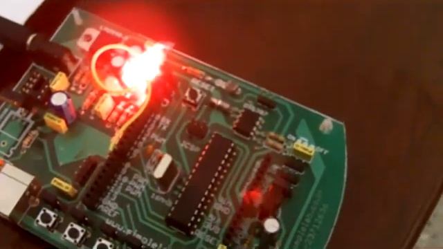 Remotely Controlling an RGB LED using 2 InduinoX Boards + Arduino + Python смотреть онлайн