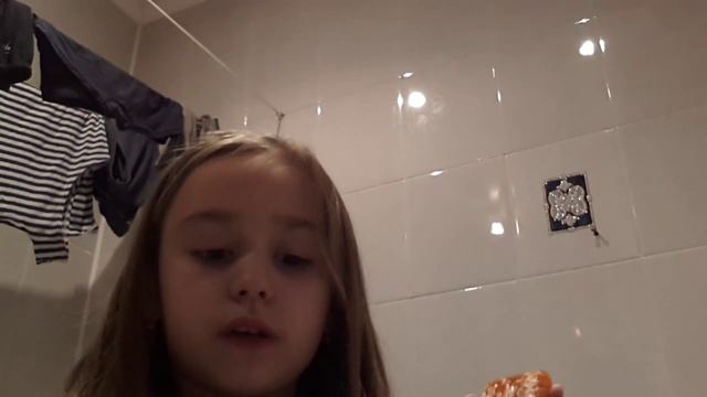 Как выпрямить кукле волосы за 1 и 34 секунды