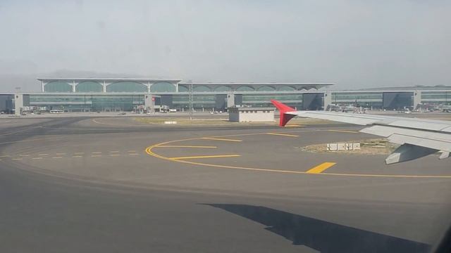 Новый аэропорт Стамбула, İstanbul Havalimani, İstanbul Airport, вид из иллюминатора, взлетная полос