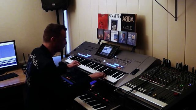 Julio Iglesias Un Canto a Galicia Yamaha Tyros 5 Roland G70 By Rico смотреть онлайн