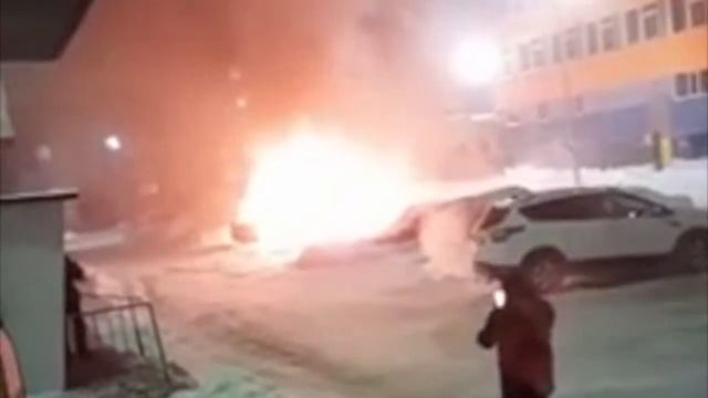 Возгорание автомобиля на улице Димитрова смотреть онлайн