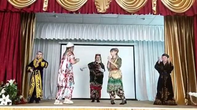 Поздравление с праздником Наурыз от учащихся 4 класса, представляя нацию узбеков. смотреть онлайн