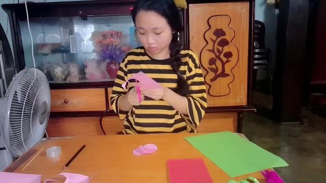 Let's fold small colorful roses from cardboard to decorate Part 4 смотреть онлайн