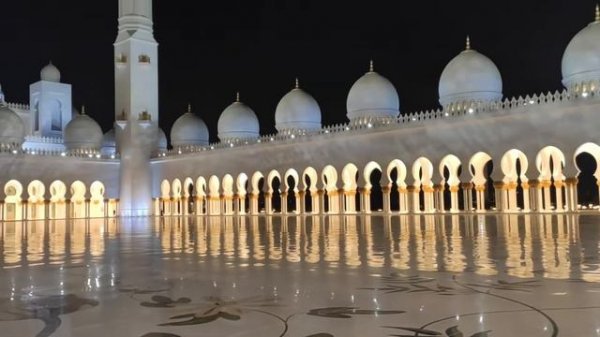 ABU DHABI 2022 (UAE) / Louvre Saadiyat / Sheikh Zayed Grand Mosque / Yas Island / Emirates Palace