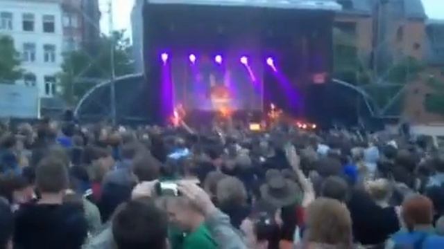 Manu Chao, King of Bongo, Place Jeu du Balle, Bruxelles смотреть онлайн