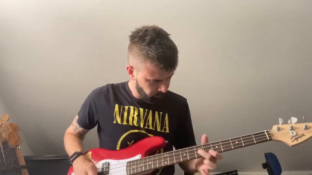 Squier Mini Precision Bass - Carousel Intro смотреть онлайн