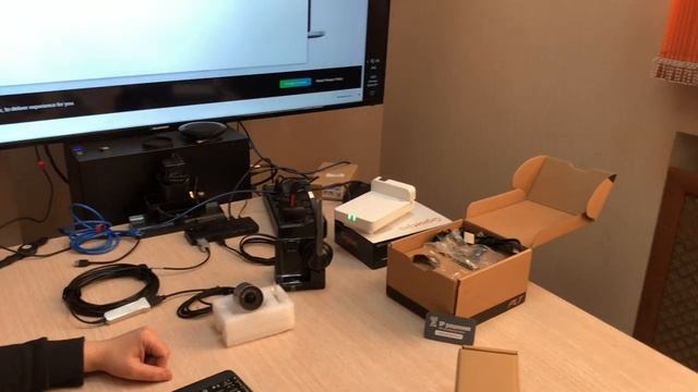 Подключение веб-камеры Yealink UVC30 Desktop к компьютеру через оптические кабели с USB 3.0. смотреть онлайн