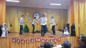 Танец парней ( «  Новый Год в Хогвартсе» 2016, утренник, старшеклассники)