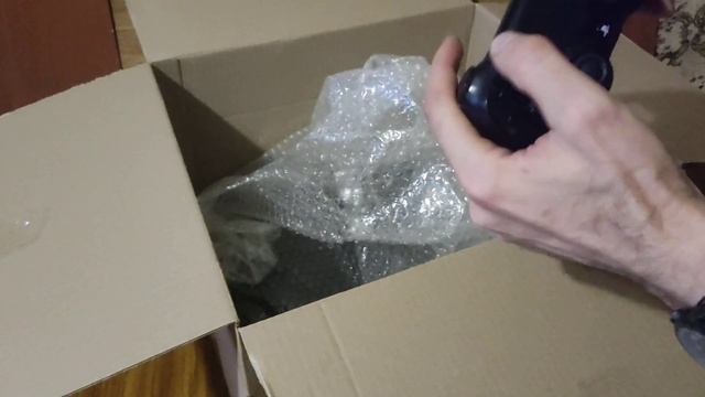 Открытие долгожданной посылки. смотреть онлайн