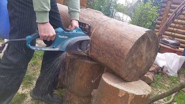 Как приятно пилить на новой цепи - Makita UC4020A смотреть онлайн