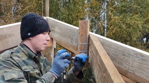 Пневмомолоток pegas при строительстве крыши.