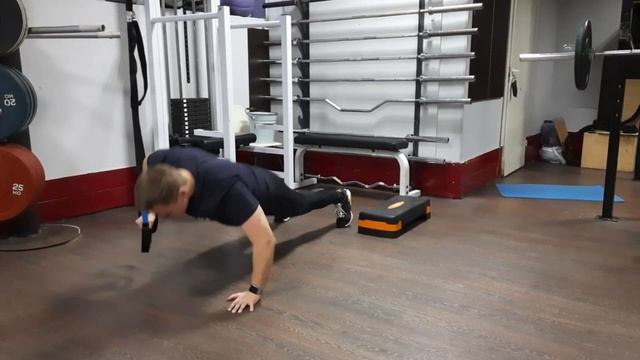 Разновысокие отжимания в TRX смотреть онлайн