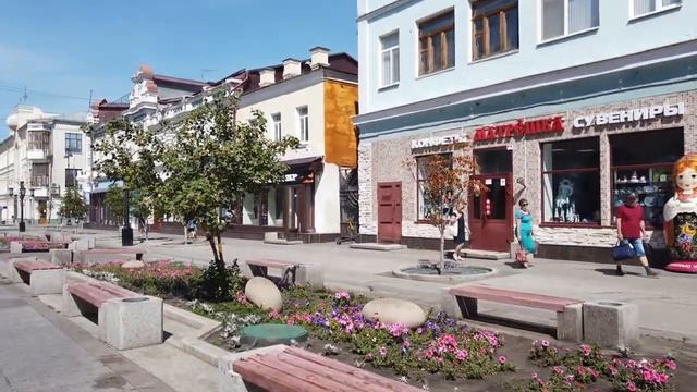 Сонная ул. Ленинградская и многолюдный самарский пляж в жаркое воскресное утро. смотреть онлайн