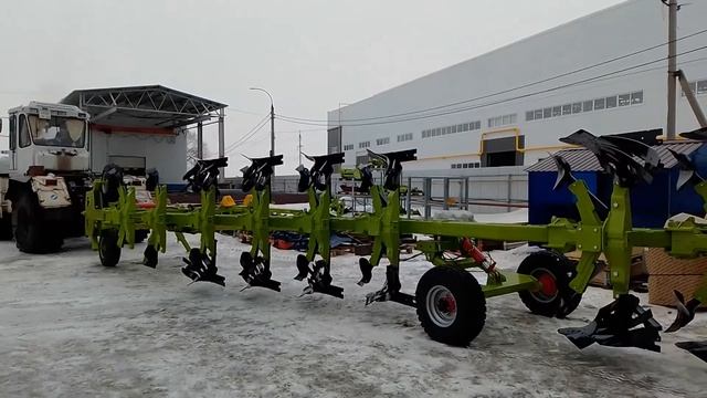 Оборотный плуг Сириус ПОМ-6+1+1 выезжает из цеха смотреть онлайн