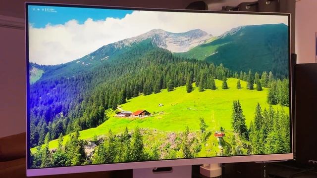 A 4K Monitor PACKED with Features! Samsung M8 Review! смотреть онлайн