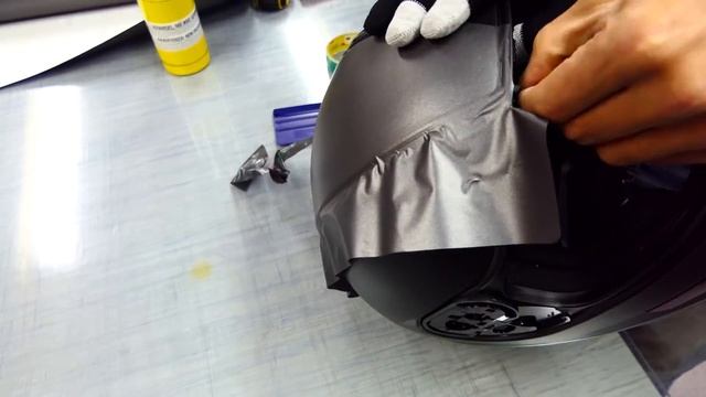 Easy way motor helmet wrap using knifeless tape. смотреть онлайн