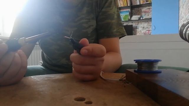 Обучение и как правильно работать с паяльником и припоем. смотреть онлайн