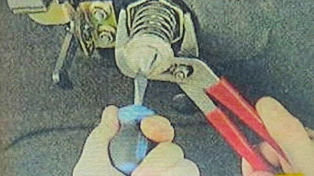 не открывается капот калины , как просто отрегулировать. смотреть онлайн