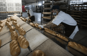 Луганский хлебокомбинат кормит население в течение восьми лет под обстрелами