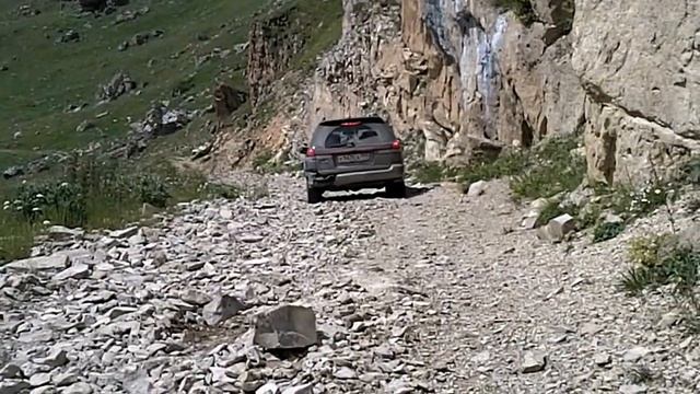 Subaru In Caucas Mountains. Крутой спуск на Субару, плато Бермамыт, Кавказ