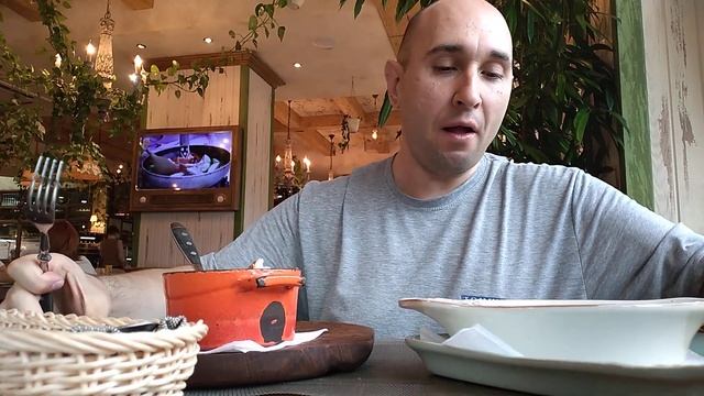 Мукбанг/кушаю луковый суп, грилованную спаржу с жюльеном/ем на камеру  ресторан чиполучо/вкуснятина